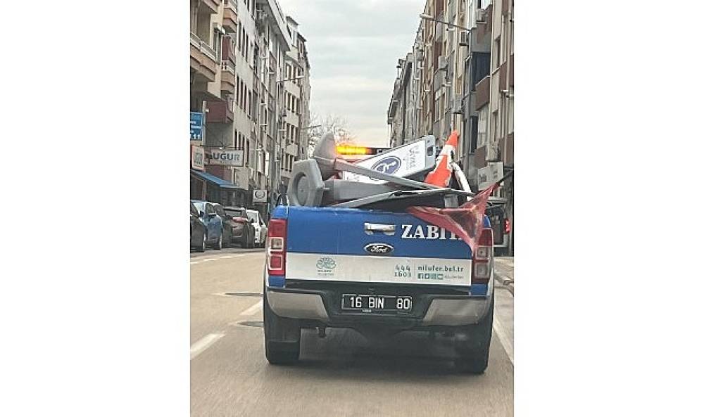 Nil&uuml;fer'de kaldırımlar işgallerden arındırılıyor