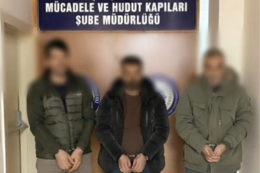 D&uuml;zce&rsquo;de g&ouml;&ccedil;men ka&ccedil;ak&ccedil;ılığına 3 tutuklama