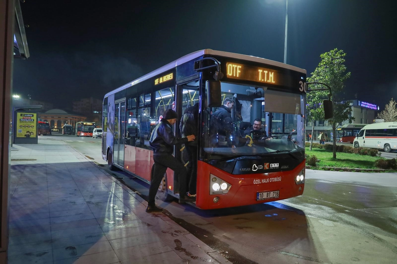 Balıkesir B&uuml;y&uuml;kşehir&rsquo;den &ouml;ğrencilere ulaşımda b&uuml;y&uuml;k destek