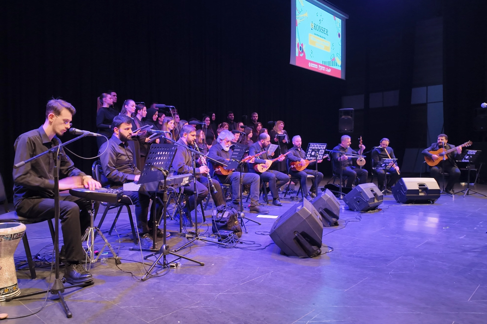 T&uuml;rk Halk M&uuml;ziği korosu &ccedil;ok beğenildi