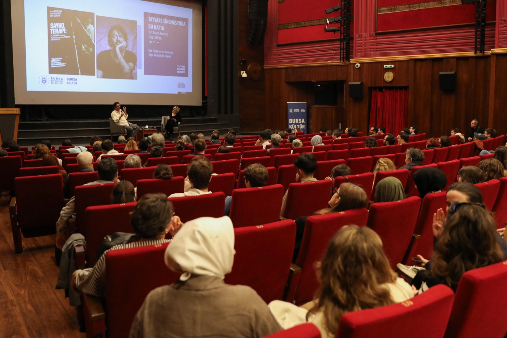 &Uuml;nl&uuml; y&ouml;netmen Kara&ccedil;elik'in yeni filmi Bursalılarla buluştu