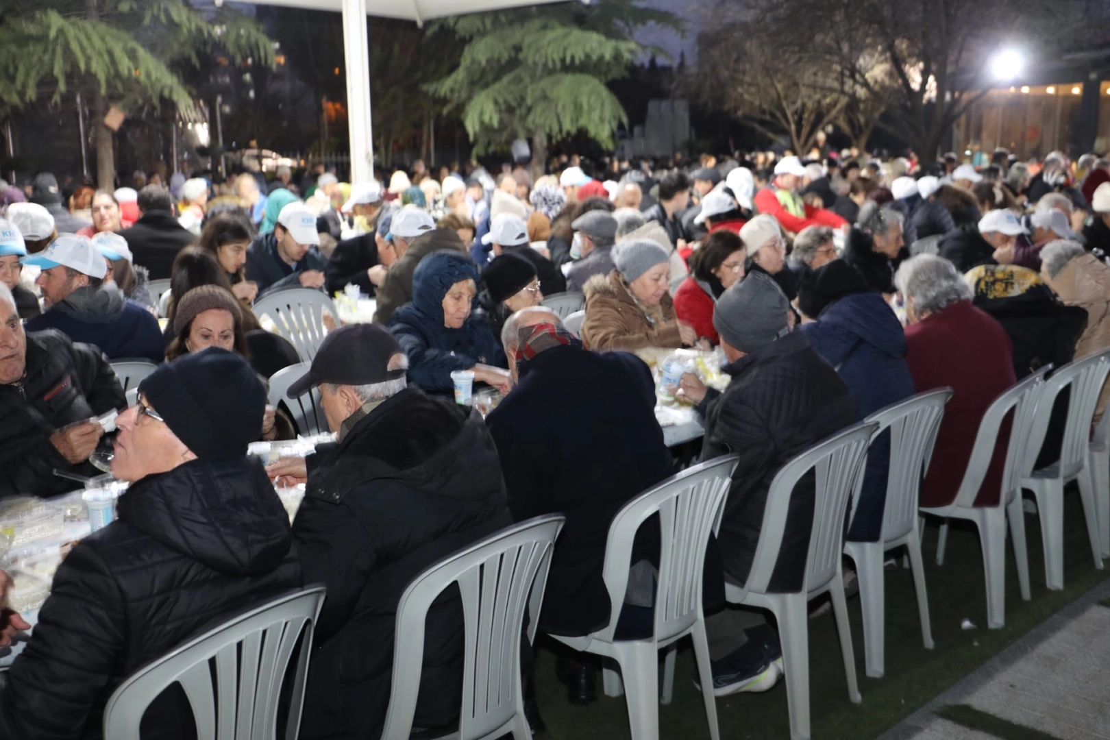 İzmit sofrasını bu kez Yahya Kaptan&rsquo;la paylaştı