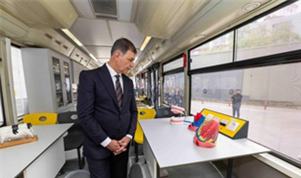 Gezici Bilim Otob&uuml;s&uuml; yola &ccedil;ıktı