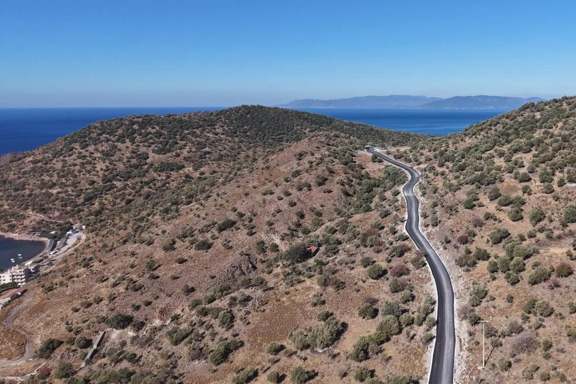 İzmir'de Aliağa ve Fo&ccedil;a&rsquo;da yollar yenileniyor... İzmir&rsquo;in kuzeyinde yol atağı
