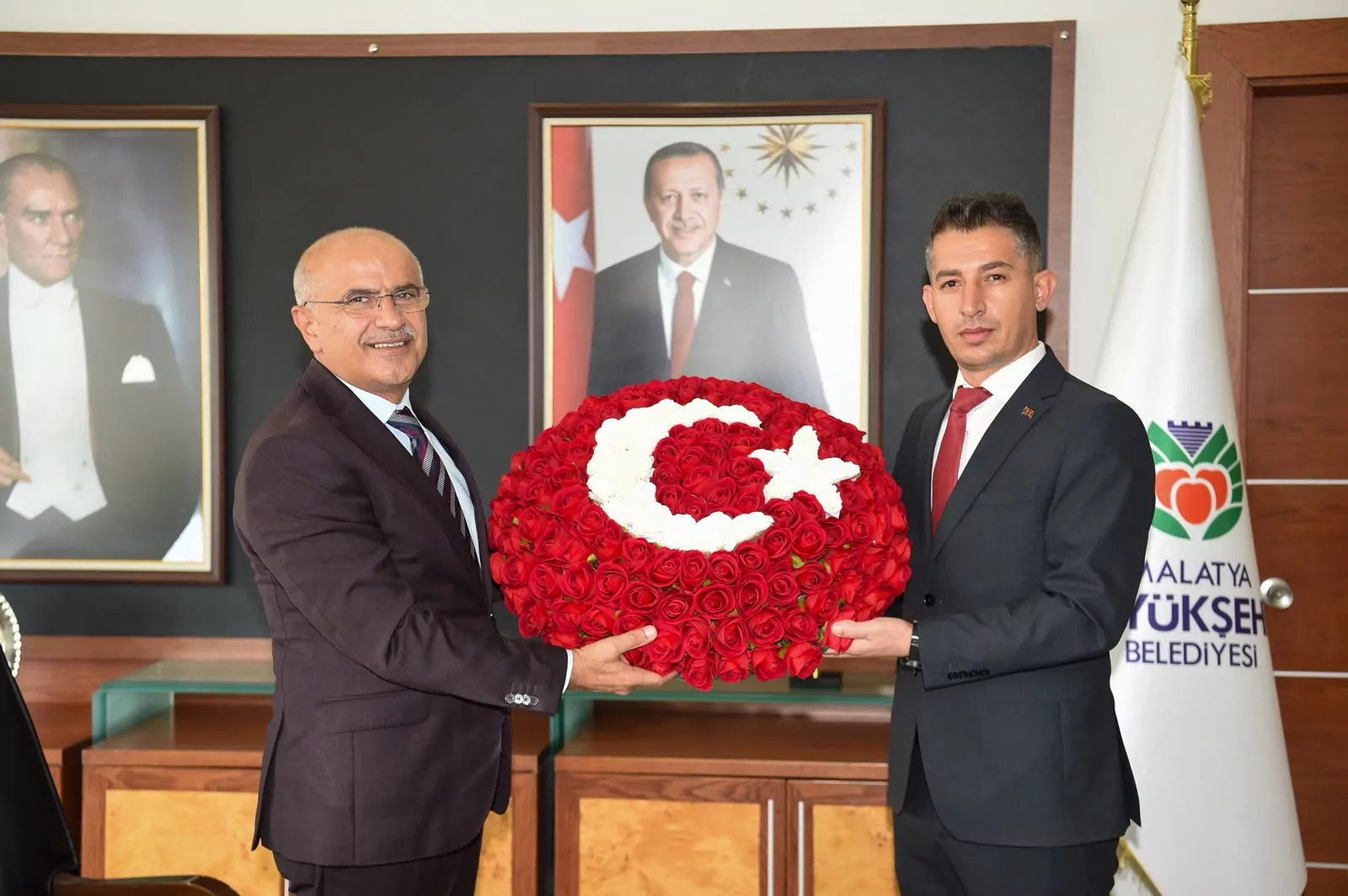 Malatyalı muhtarlardan Başkan Er'e hizmet teşekk&uuml;r&uuml;