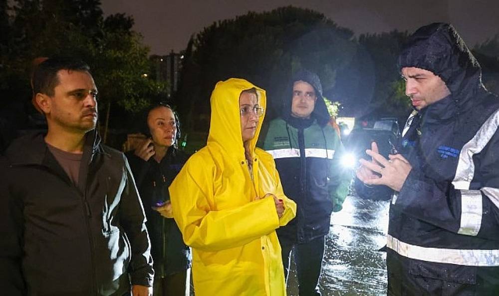 Bakırk&ouml;y Belediyesi'nden Yağışa 24 Saat Kesintisiz M&uuml;dahale
