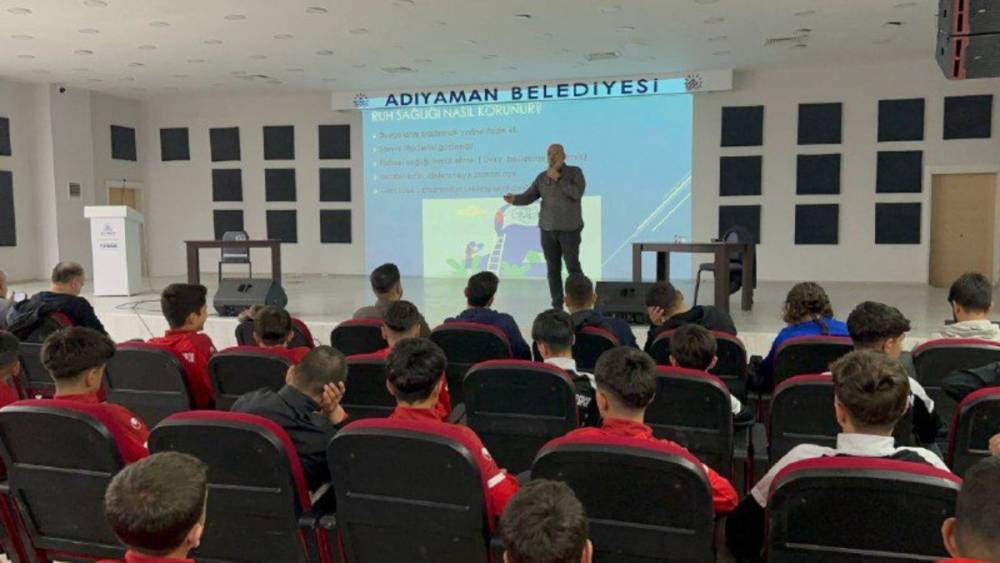 Adıyaman Belediyespor altyapı sporcularına sağlık bilgilendirmesi yapıldı 
