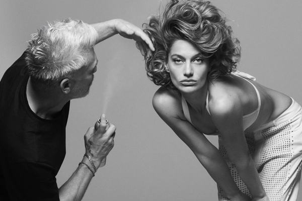 G&uuml;zellik d&uuml;nyasında b&uuml;y&uuml;k buluşma! &Uuml;nl&uuml;ler &Ouml;nder Tiryaki i&ccedil;in objektif karşısına ge&ccedil;ti