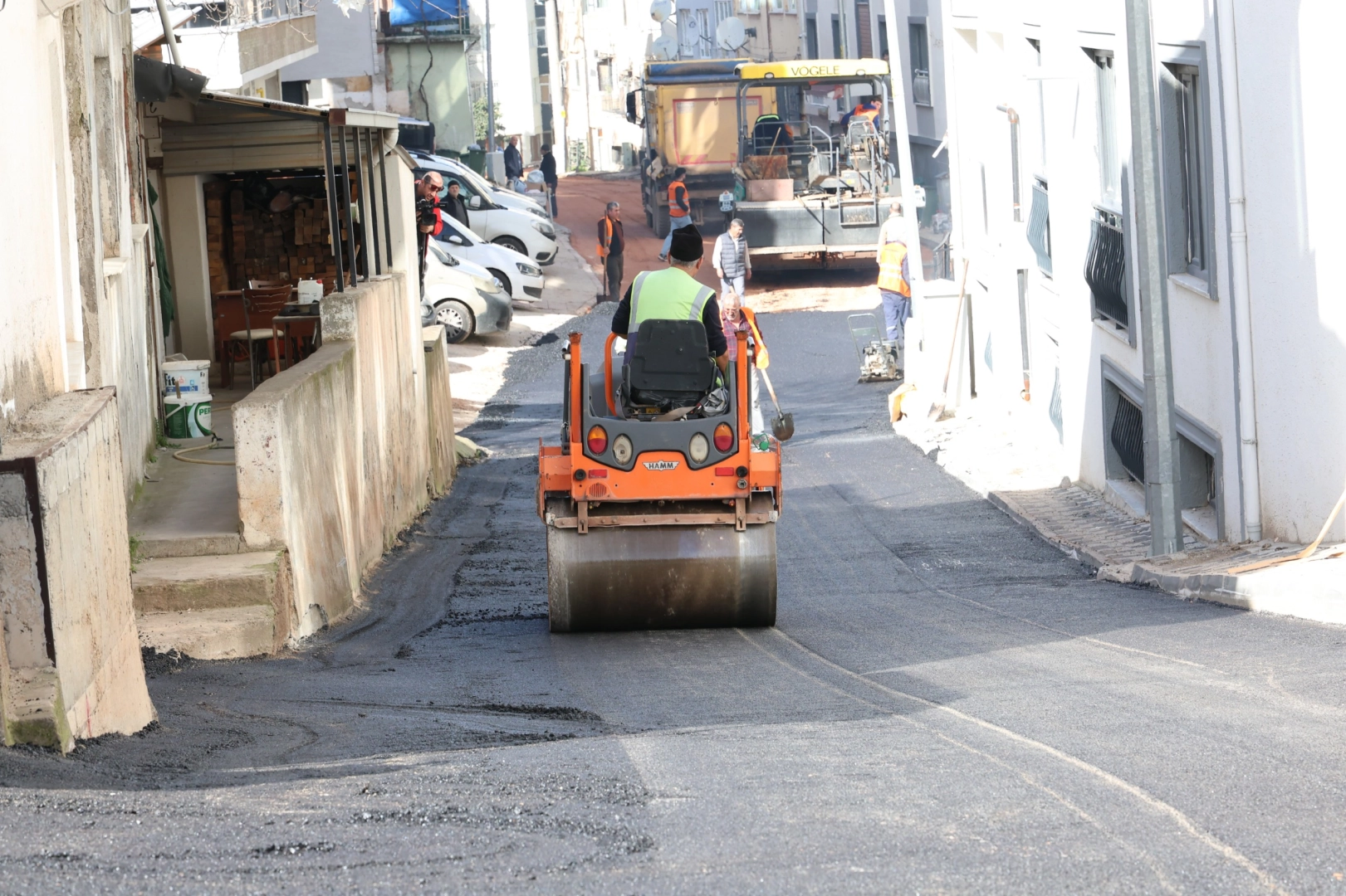 Bursa Osmangazi&rsquo;de yıpranan yollara asfalt m&uuml;dahalesi