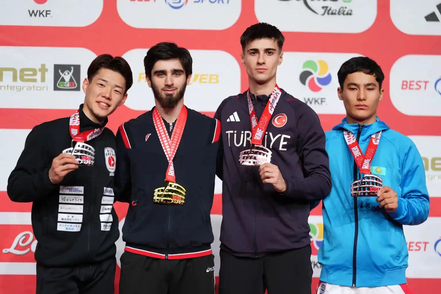 &Uuml;&ccedil; farklı branşta Kağıtspor farkı