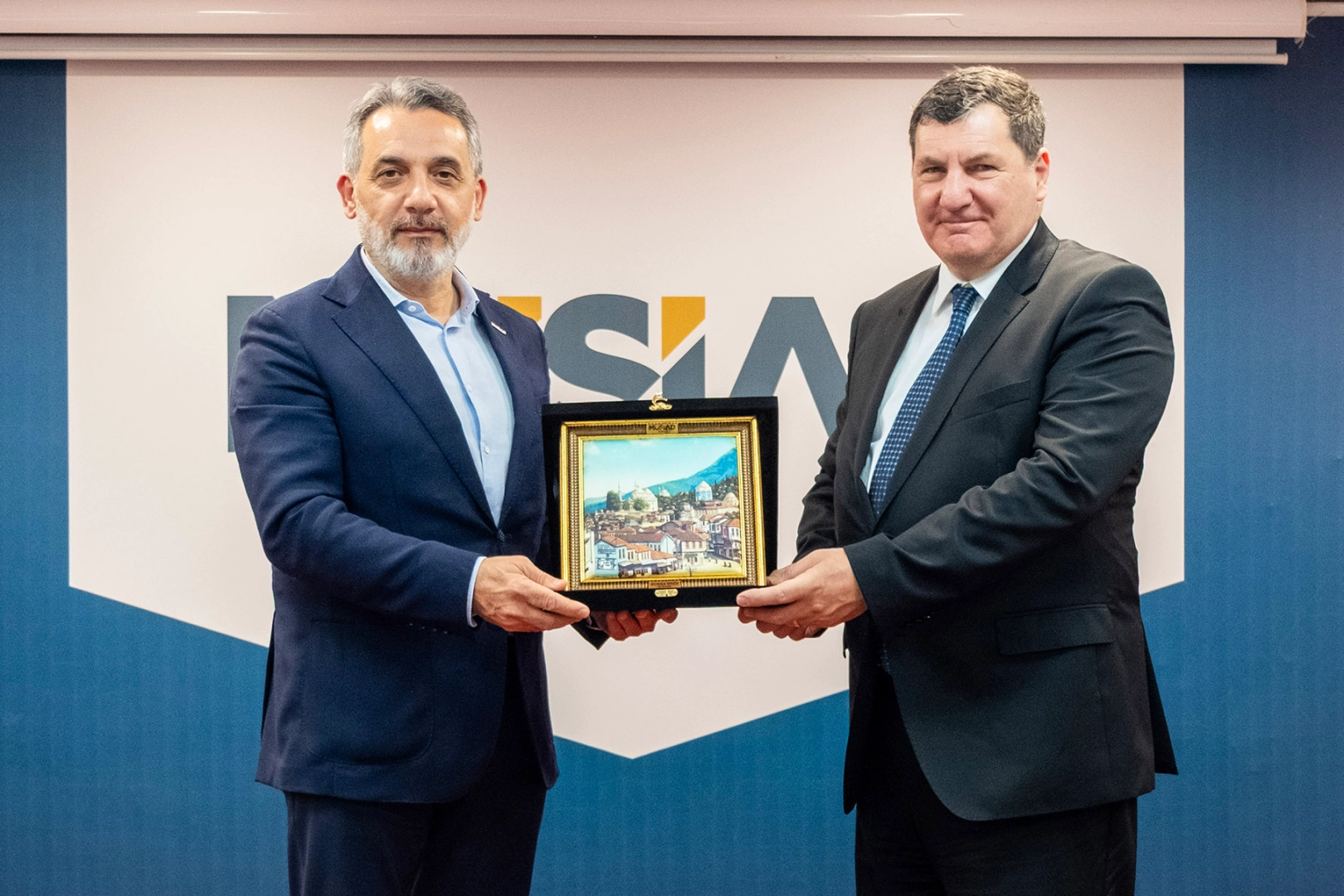 M&Uuml;SİAD Bursa'da 'yeni d&uuml;zeni' konuştu... T&uuml;rkiye 5. nesil savaşa hazır olmalı