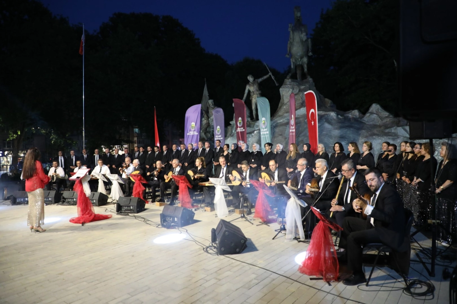 Bursa İneg&ouml;l'de TSM korosundan unutulmaz konser