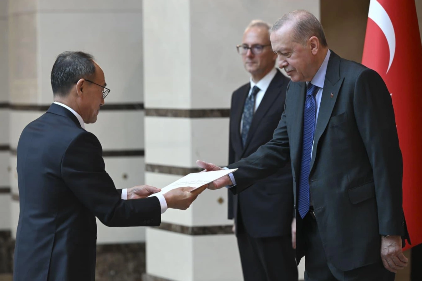 Cumhurbaşkanı Erdoğan, B&uuml;y&uuml;kel&ccedil;ilerin g&uuml;ven mektuplarını kabul etti