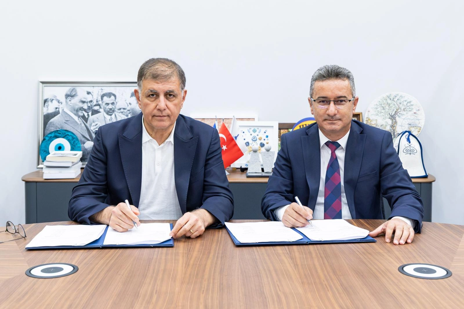 İZULAŞ&rsquo;ta 772 &ccedil;alışanı kapsayan toplu iş s&ouml;zleşmesi imzalandı