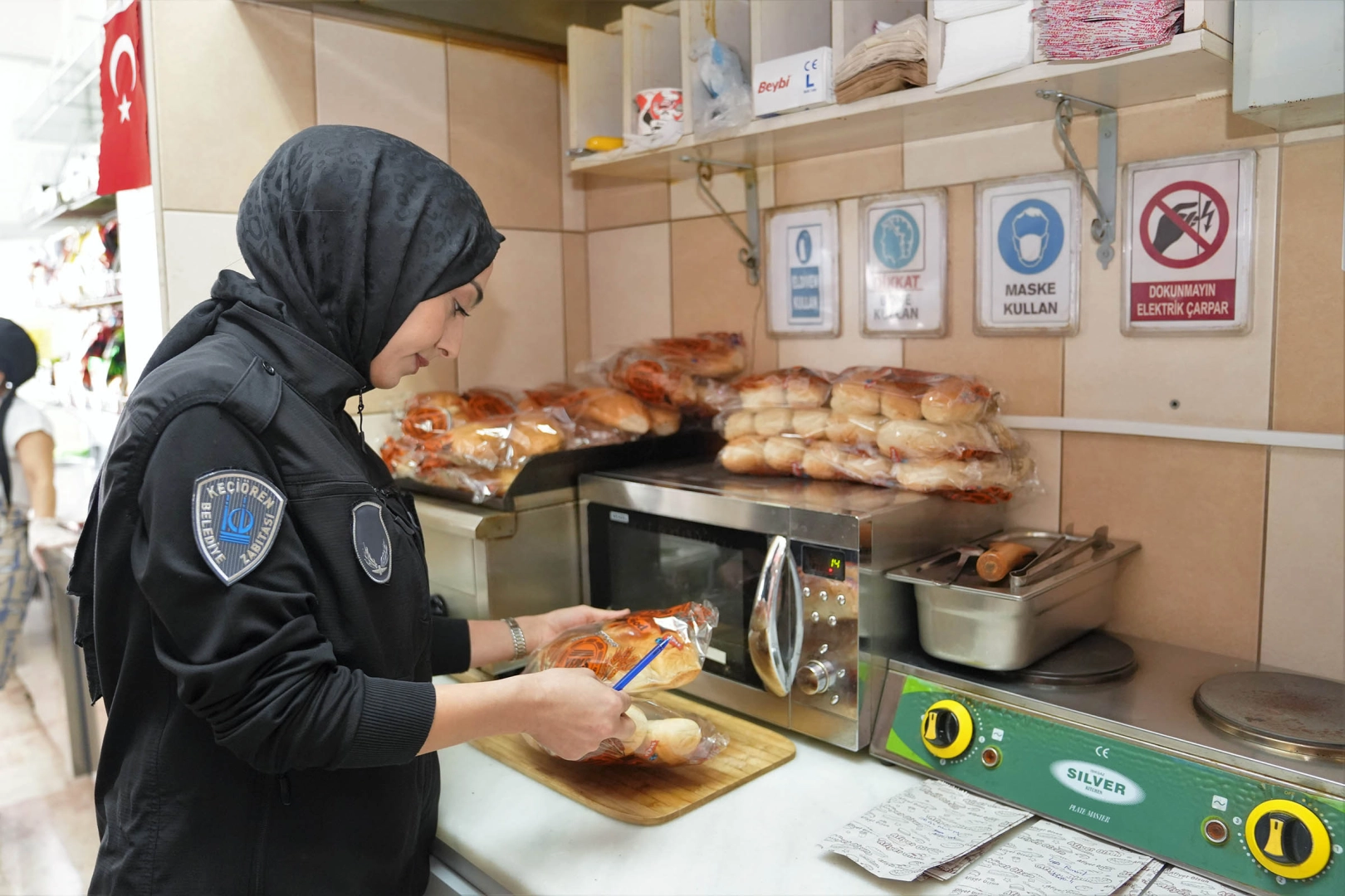 Ankara Ke&ccedil;i&ouml;ren'deki okul kantinleri tek tek denetleniyor