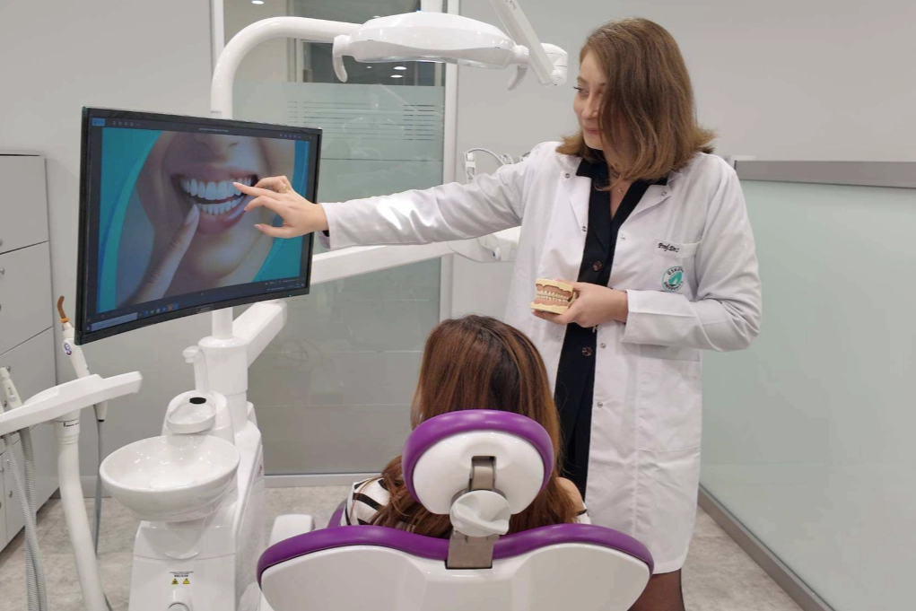 Diş hekimliği eğitimi teknoloji ve klinik deneyimle g&uuml;&ccedil;leniyor