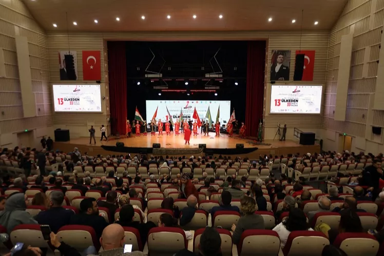 Kayseri Talas'ta T&uuml;rk D&uuml;nyası coşkusu