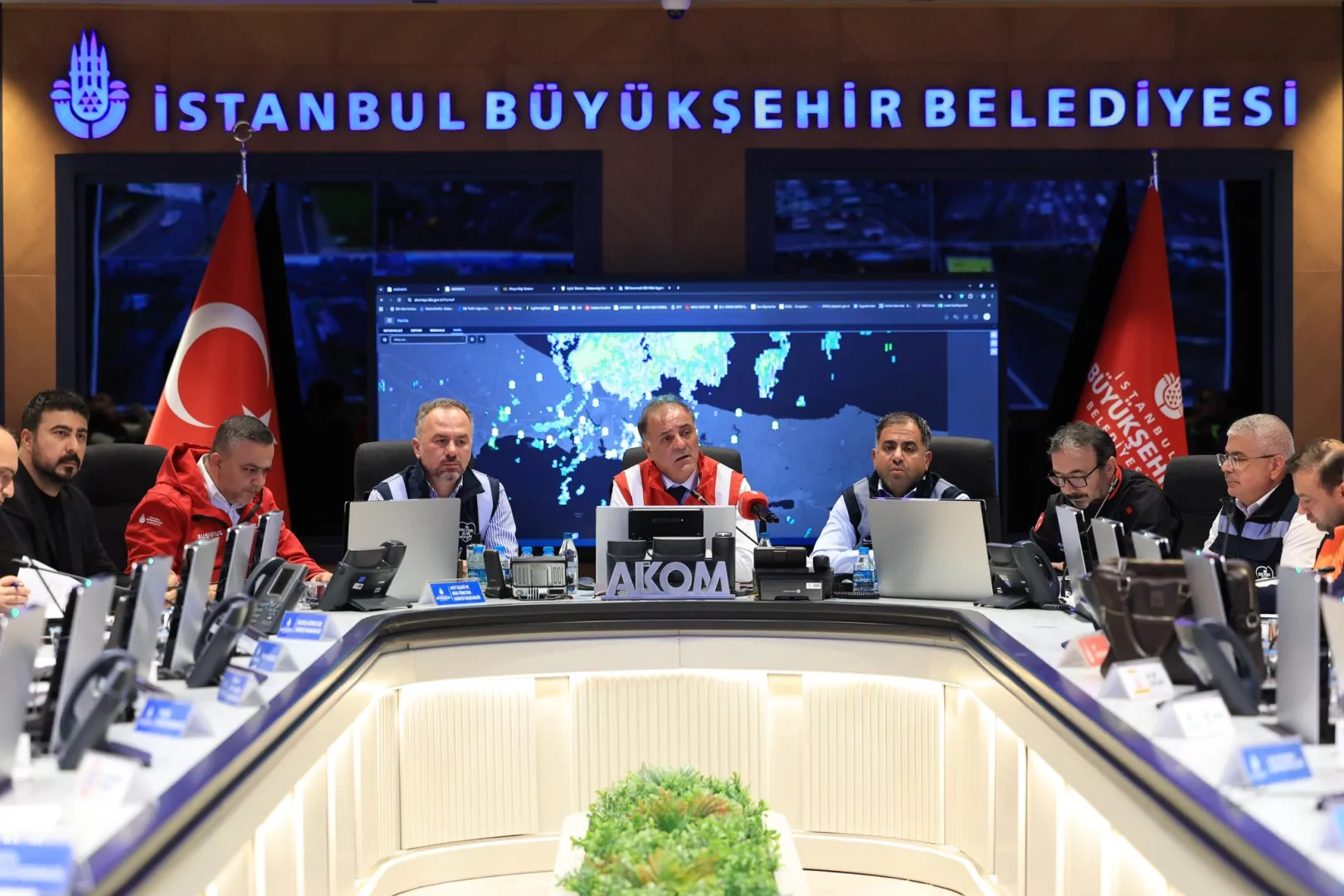 Başkan Vekili Aslan: İstanbul'da zorunlu olmadık&ccedil;a evden &ccedil;ıkmayın