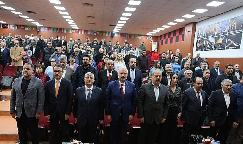 Menemen'de halk aşıkları ge&ccedil;idi!