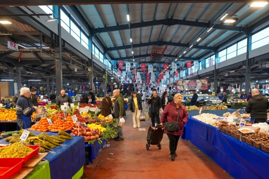 İstanbul Beylikd&uuml;z&uuml;&rsquo;nde pazar atıkları kazandırılıyor