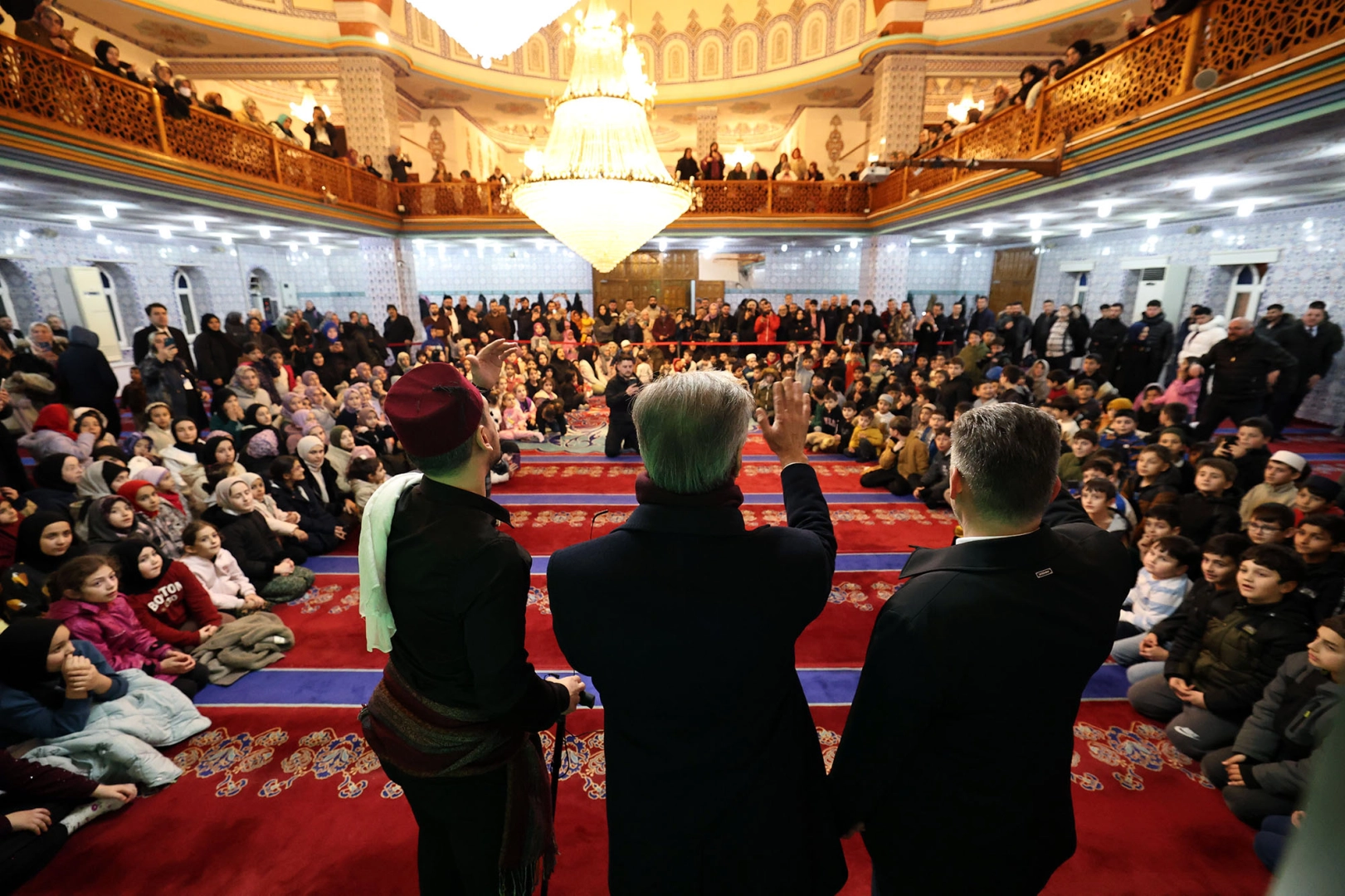 Sakarya'da 16 il&ccedil;ede 6 bin &ccedil;ocuğa bayram sevinci