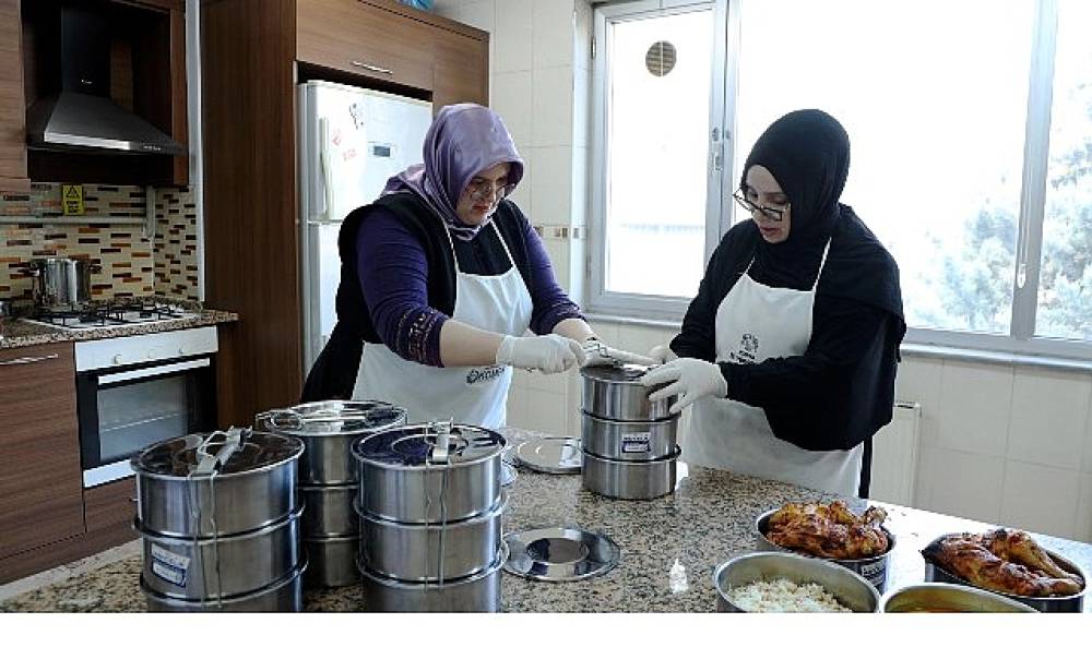 KOMEK Kursiyerleri Ramazan Ayı Boyunca G&ouml;n&uuml;llere Dokundu
