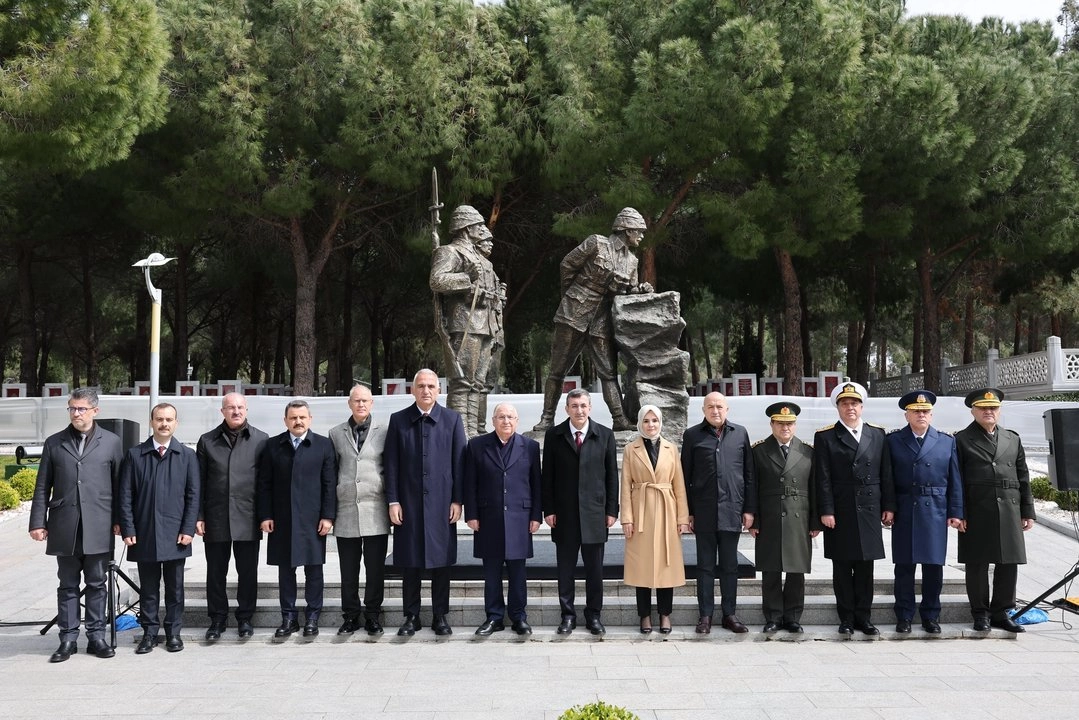 &Ccedil;anakkale şehitleri Gelibolu&rsquo;da anıldı