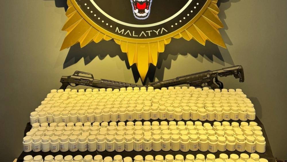 Malatya&rsquo;da uyuşturucu ve silah operasyonu: 4 g&ouml;zaltı 