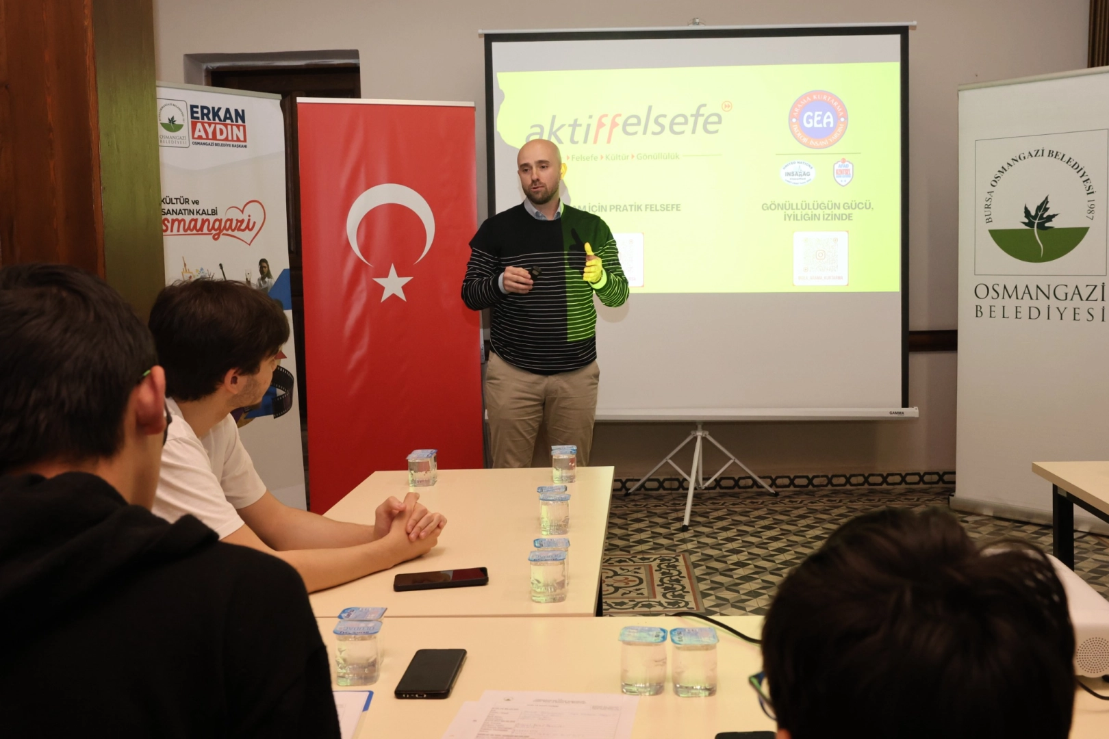 Gen&ccedil;ler Osmangazi&rsquo;nin ışığında doğru bilginin izini s&uuml;r&uuml;yor