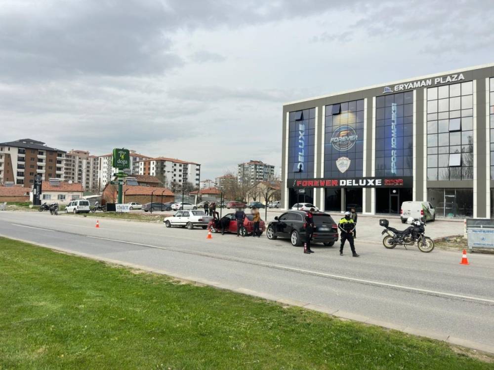 Okul &ccedil;evrelerinde y&uuml;r&uuml;t&uuml;len denetimler aralıksız  devam ediyor  - Videolu Haber
