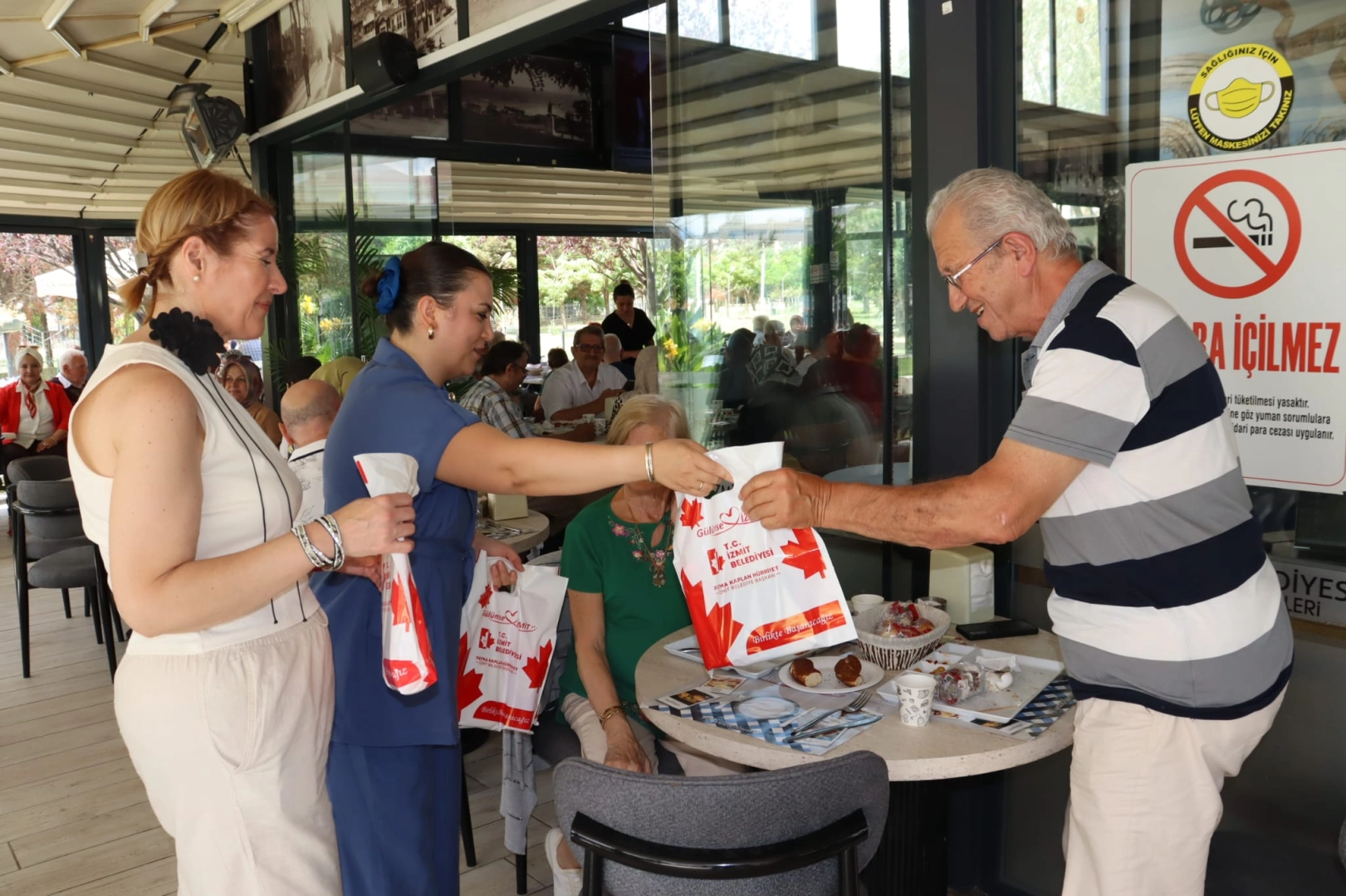 Kocaeli İzmit'te&nbsp;Babalar G&uuml;n&uuml;&rsquo;ne sevgi dolu kutlama