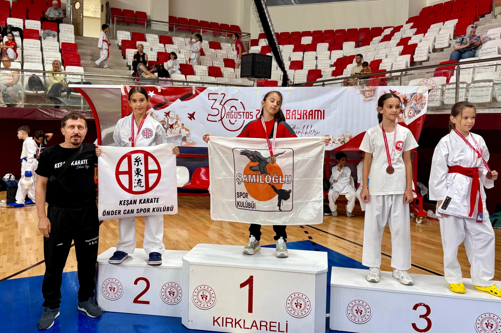 &Ouml;nder Can Spor Kul&uuml;b&uuml;&rsquo;nden Kırklareli Karate İl Şampiyonası&rsquo;nda 14 derece