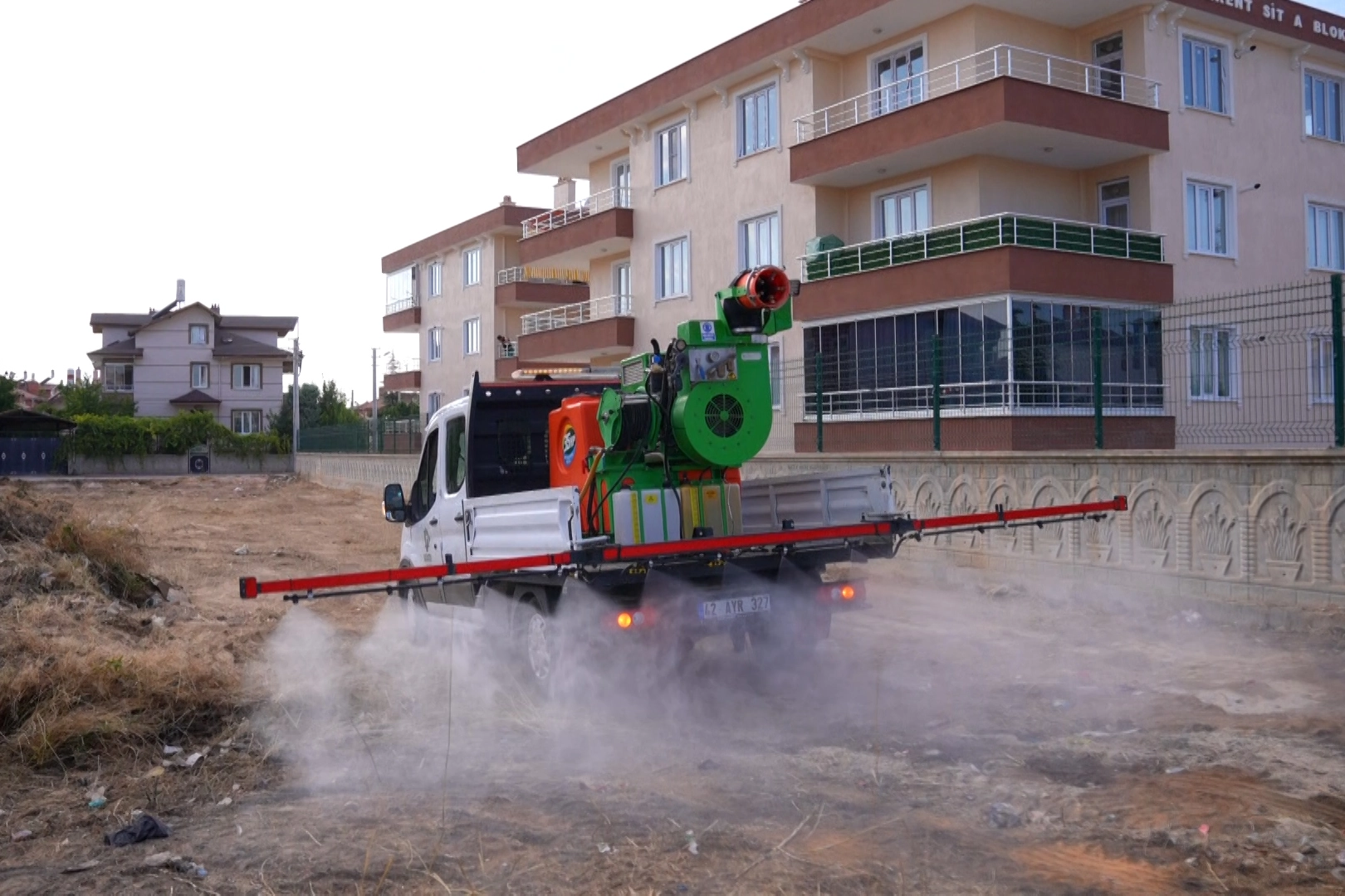 İneg&ouml;l Zabıtası'ndan kaldırım işgali ve &ccedil;evre kirliliği denetimi