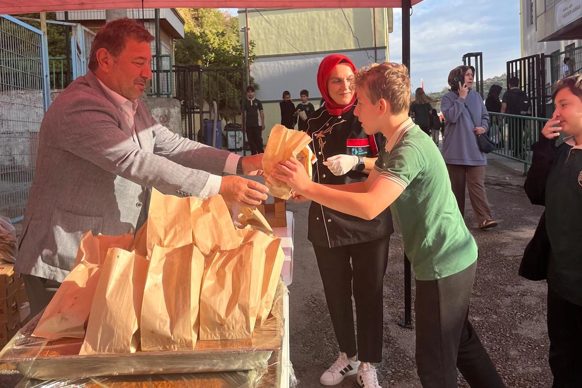 Kocaeli İzmit&rsquo;te &ouml;ğrencilere sağlıklı beslenme katkısı