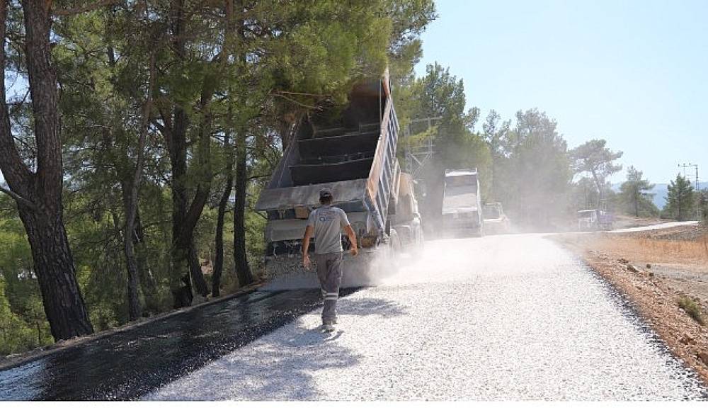 Kaş'ta 40 yıllık yol &ccedil;ilesi sona eriyor