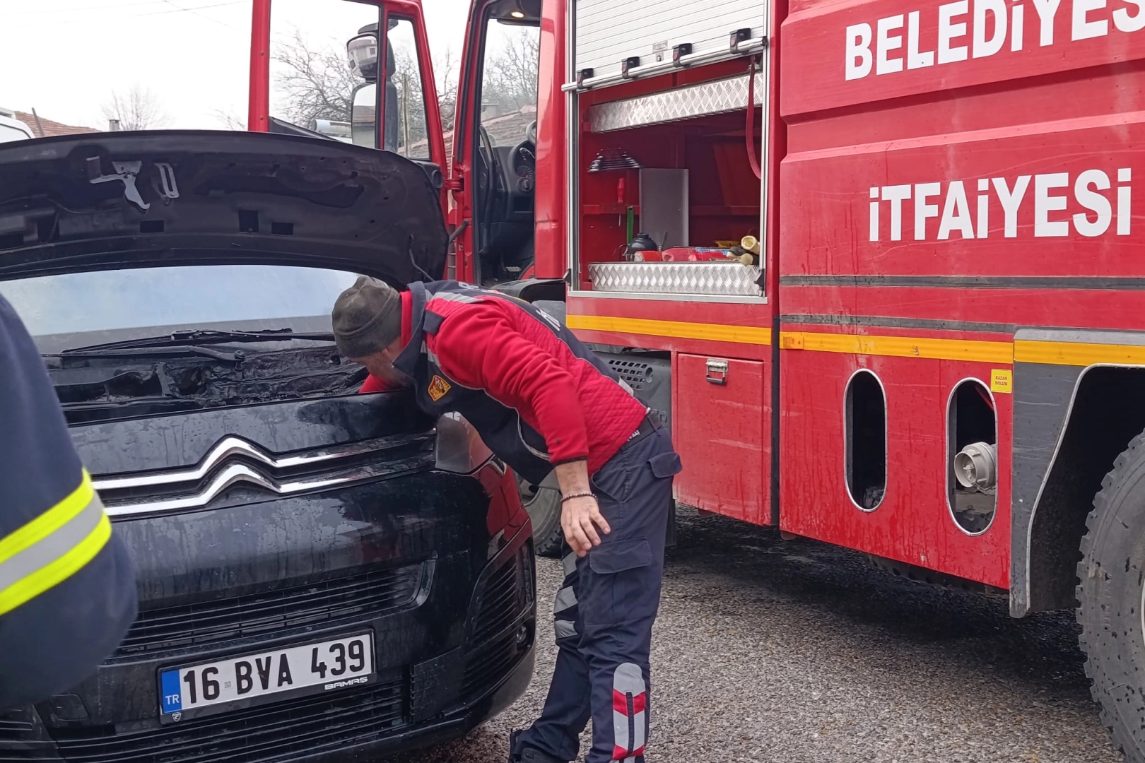 Bilecik Pazaryeri'nde seyir halindeki minib&uuml;ste yangın
