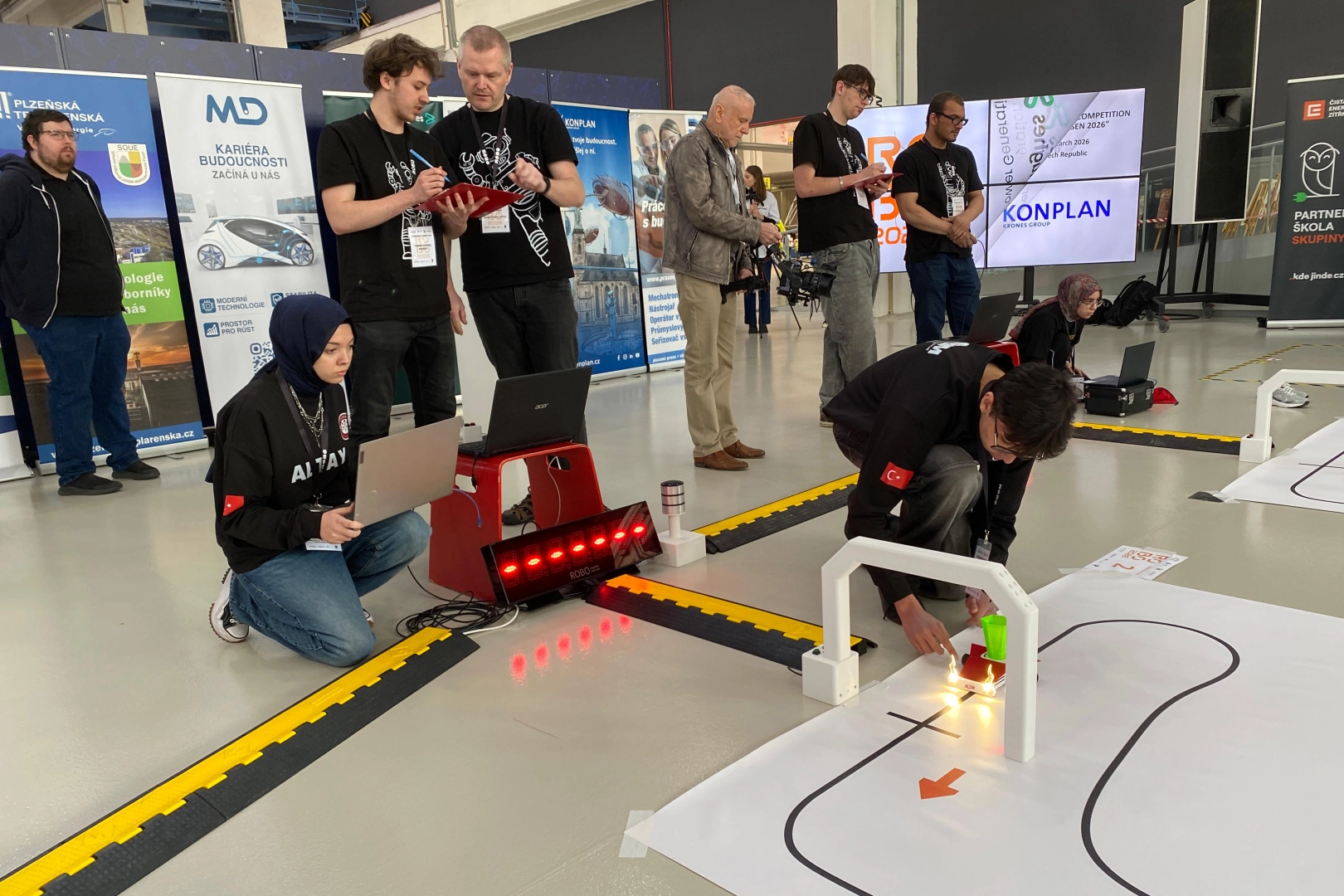 Bursalı &ouml;ğrencilerden &Ccedil;ekya&rsquo;da robotik başarısı