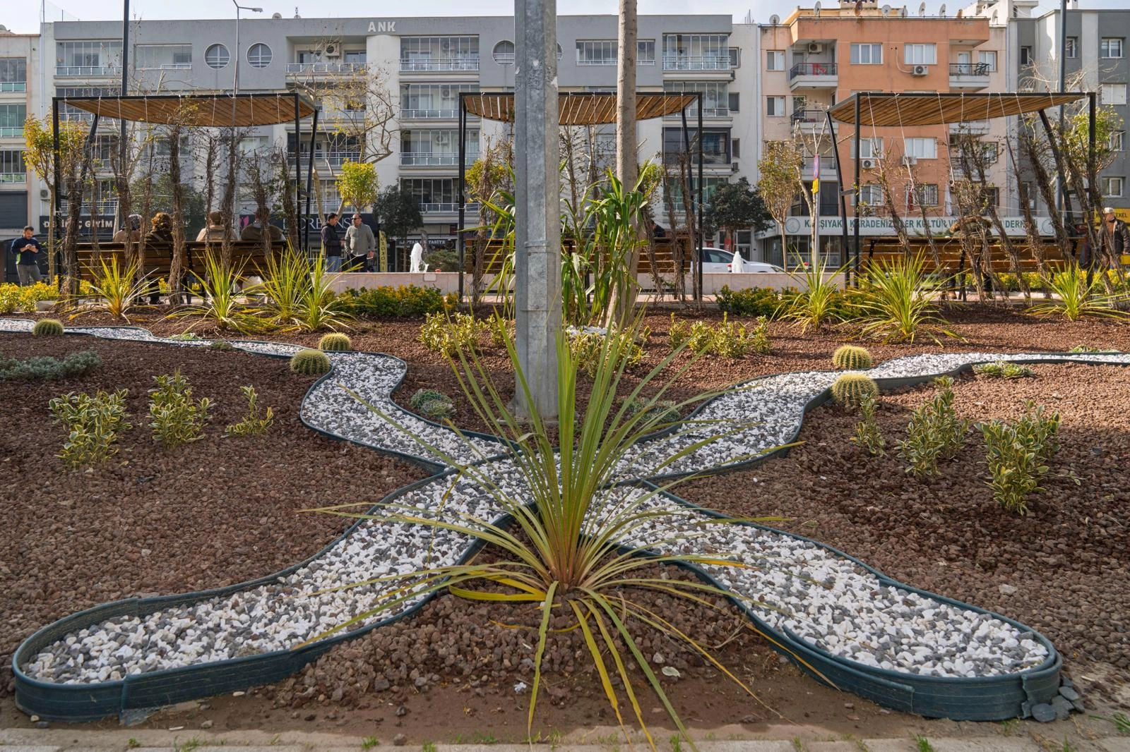 İzmir'de atıl alanlar parka d&ouml;n&uuml;ş&uuml;yor