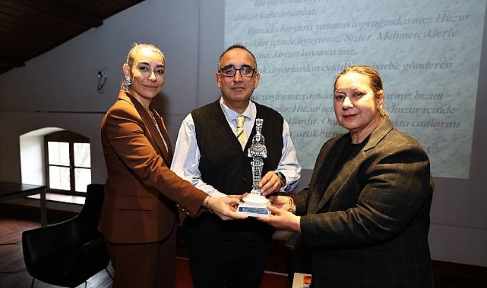 Ge&ccedil;ilmez Bir Destanın İzinde: &Ccedil;anakkale'nin Anlamı ve Bug&uuml;n&uuml; Kent Belleği'nde Konuşuldu