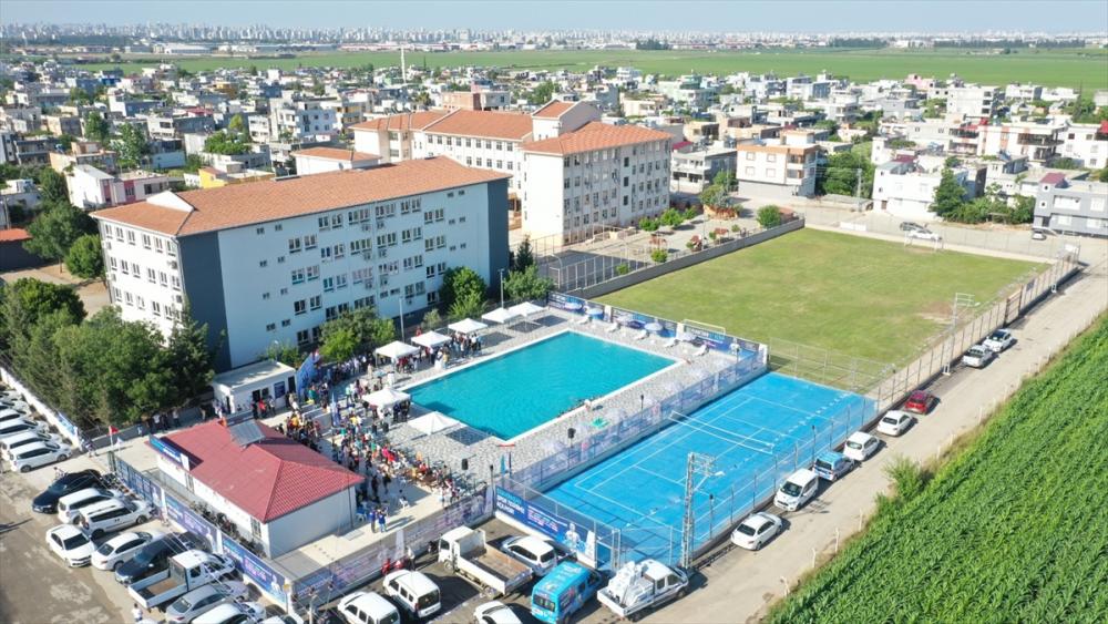 Seyhan'da yüzme havuzu hizmete açıldı