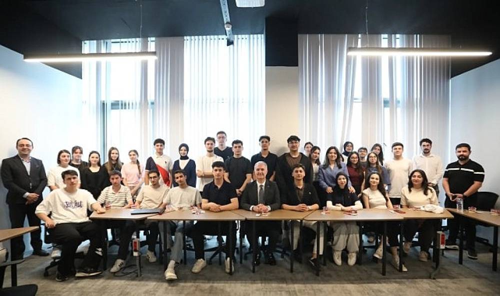 İneg&ouml;l Belediyesi'nden 330 &Ouml;ğrenciye Sınav &Ouml;ncesi Rehberlik Desteği