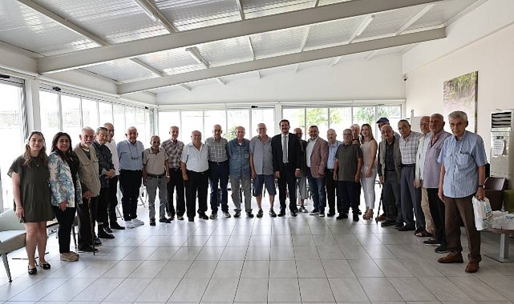 Nil&uuml;fer'de yaşlılara Babalar G&uuml;n&uuml; ziyareti