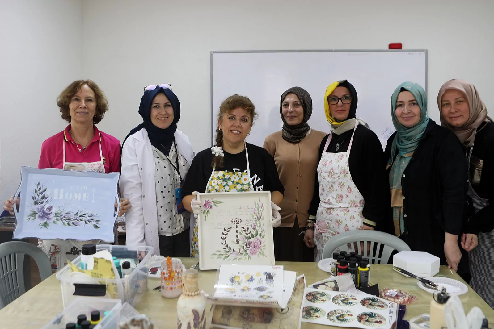 SAMEK&rsquo;te eski eşyalar sanatla buluşuyor... El emekleri kazanca d&ouml;n&uuml;ş&uuml;yor