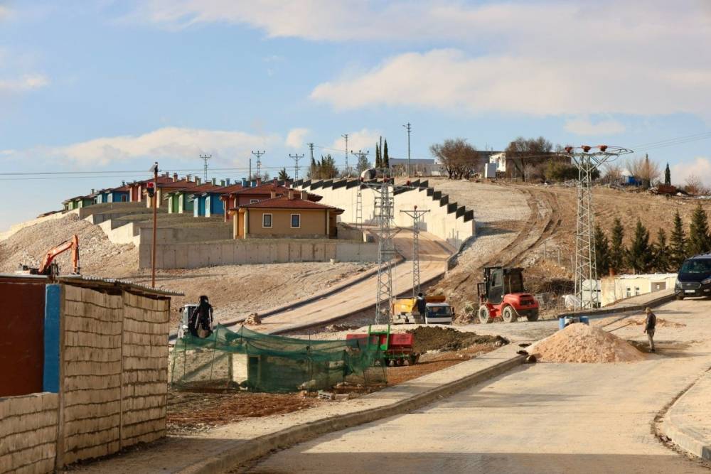 Bel&ouml;ren K&ouml;y&uuml;'nde deprem konutları &ccedil;alışmaları devam ediyor 