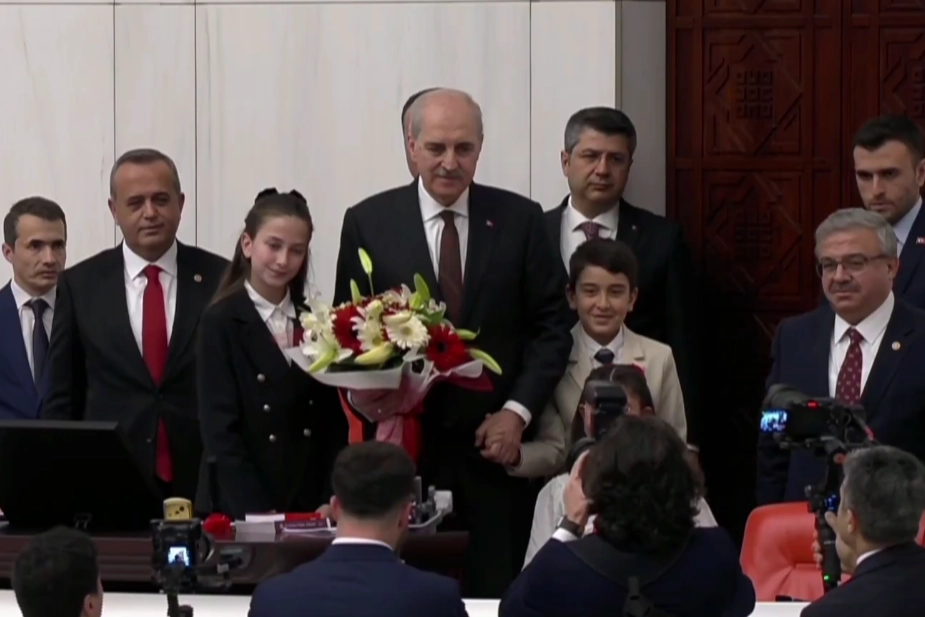 TBMM'de &ouml;zel oturum... Meclis&rsquo;i &ccedil;ocuklar y&ouml;netti