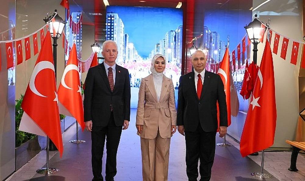 &ldquo;İrade Bizim, Zafer Bizim" sergisi ziyaret&ccedil;ileriyle buluştu
