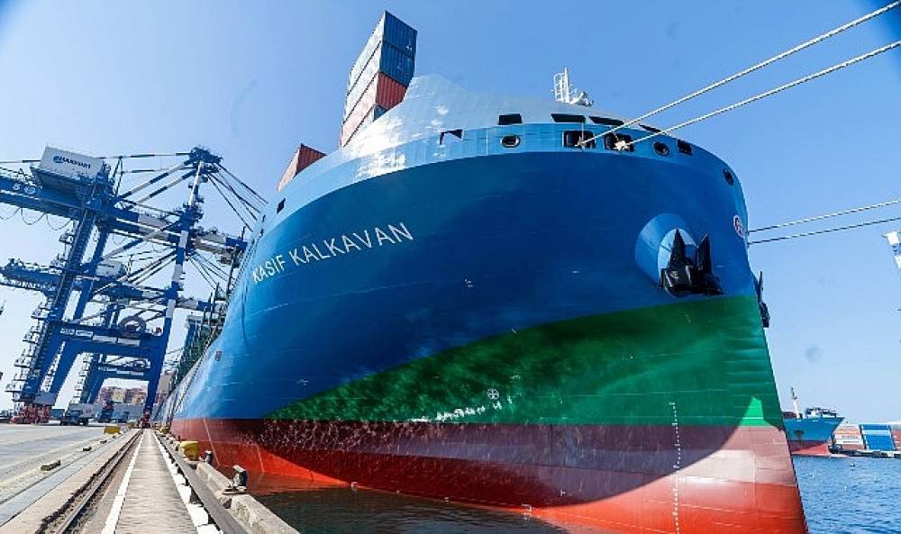 T&uuml;rkiye'nin ilk ve en b&uuml;y&uuml;k LNG'li konteyner gemilerinden Kaşif Kalkavan, ilk uğrağını Marport'ta ger&ccedil;ekleştirdi