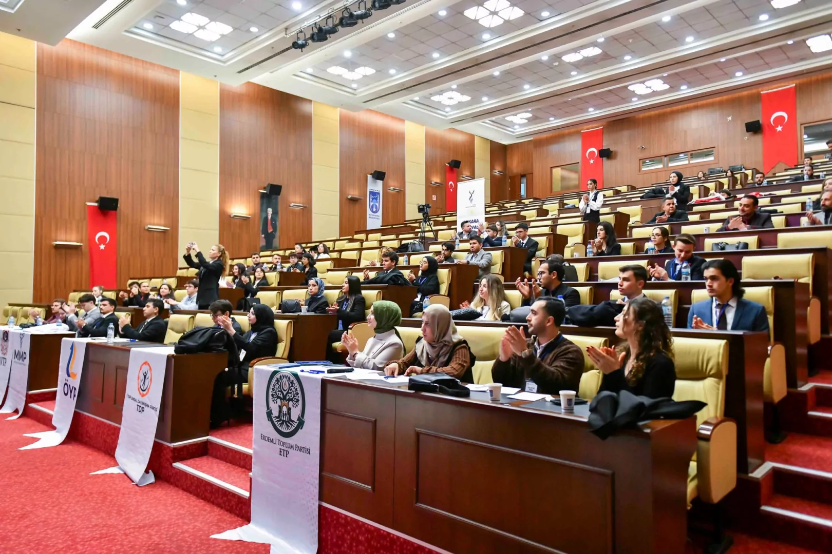 Ankara'da gen&ccedil;ler bağımlılıkla m&uuml;cadeleyi konuştu
