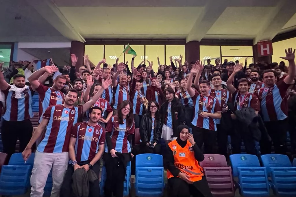 T&uuml;rk D&uuml;nyası gen&ccedil;leri Trabzonspor coşkusuna ortak oldu