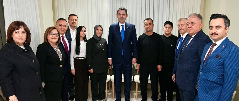 Bakan Kurum, Depremzede Ailenin Yeni Evine Misafir Oldu 